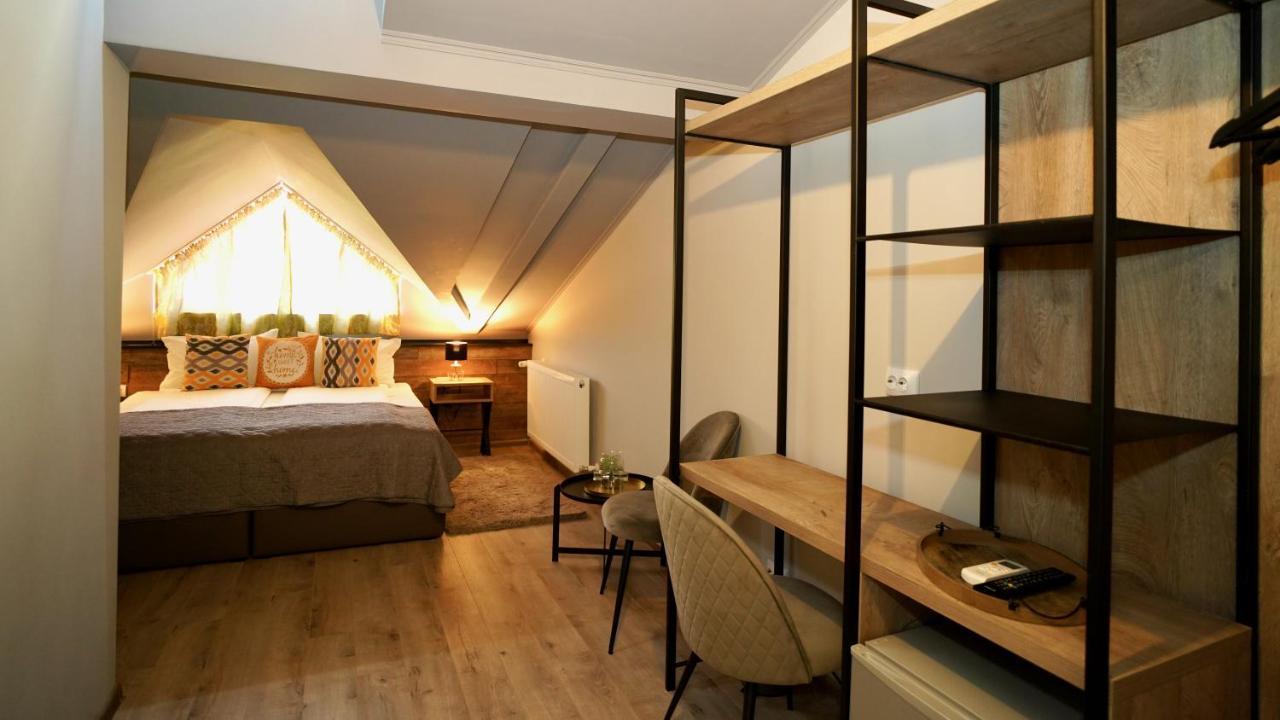 Hotel Corvin House Hunedoara Exterior foto