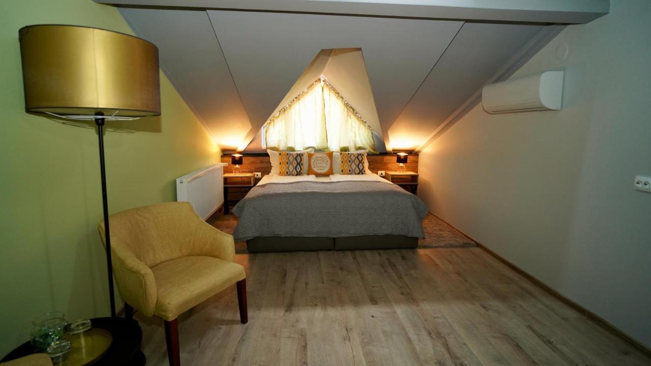 Hotel Corvin House Hunedoara Exterior foto